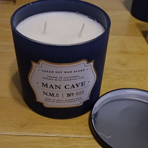 Vegan Soy Wax Candle - Black - Picture 2 of 3